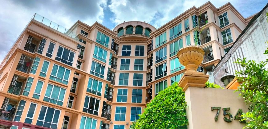 THE RAFFLES CONDOMINIUM