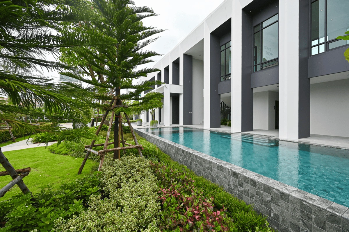 ESTON LATKRABANG - SUVARNABHUMI