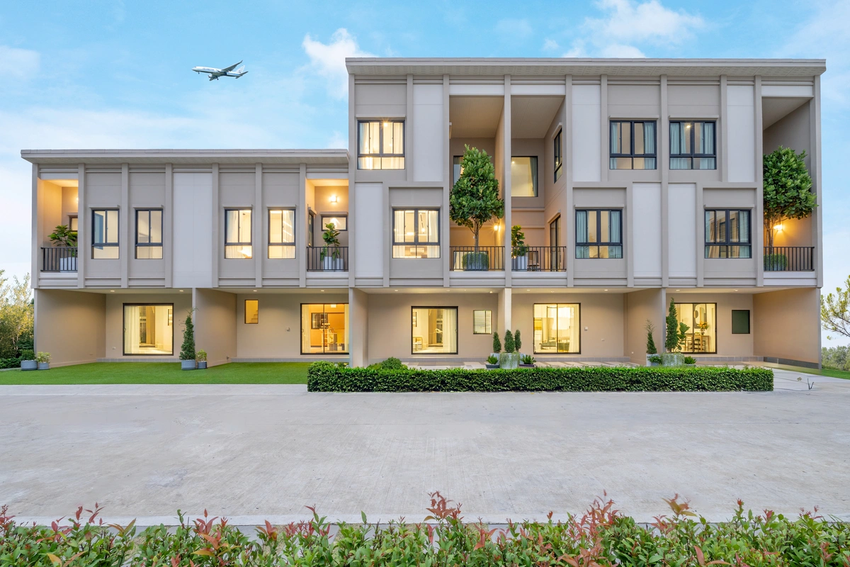 ESTON LATKRABANG - SUVARNABHUMI