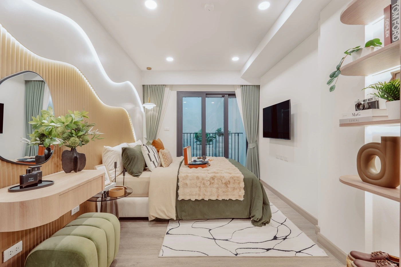 ห้องนอนสไตล์มินิมอล พร้อมมุมโต๊ะเครื่องแป้ง คอนโดศุภาลัย เซนส์ ภูเก็ต