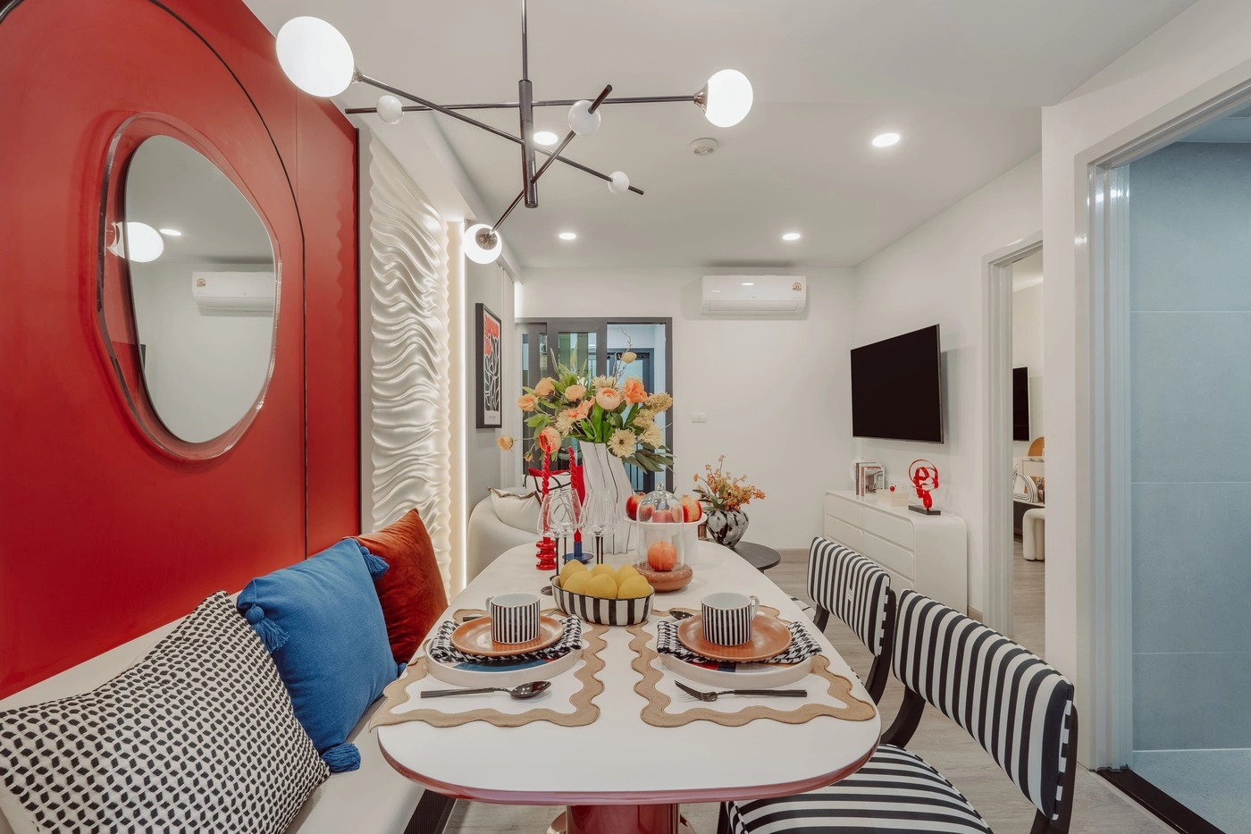 มุมรับประทานอาหารและโต๊ะอาหาร ดีไซน์ทันสมัยในคอนโด Supalai Sense