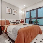 ห้องนอนสไตล์มินิมอลโทนอุ่น บรรยากาศน่านอนในคอนโดศุภาลัย ภูเก็ต